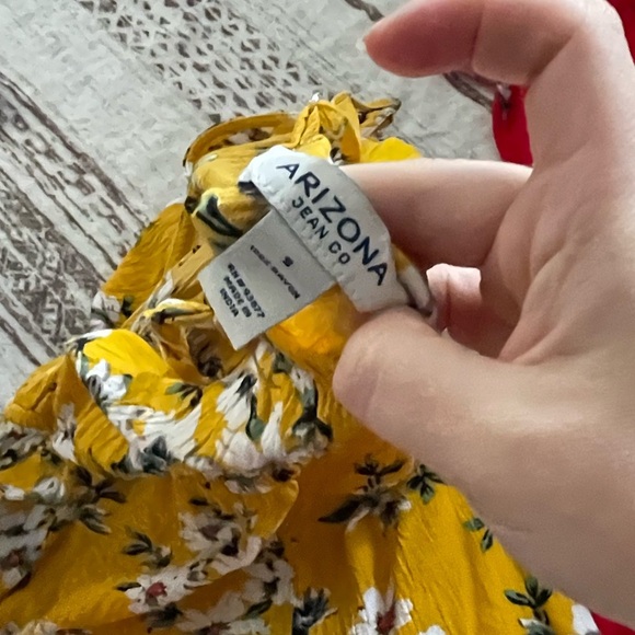 Spring LOT two floral rompers both size small flowy - Picture 5 of 5